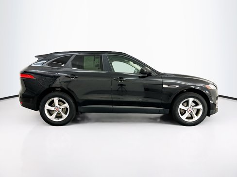 Used 2017 Jaguar F-PACE Premium image 10
