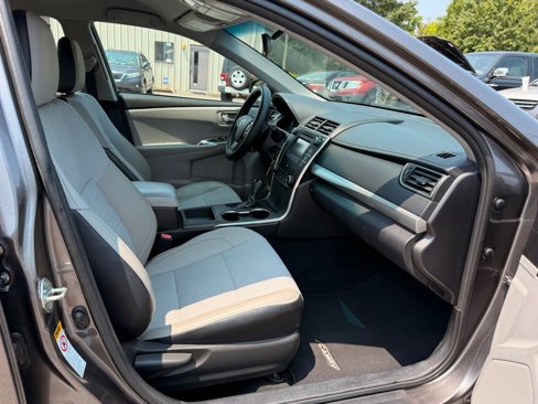 Used 2016 Toyota Camry SE image 13