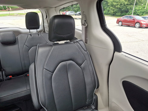 Used 2020 Chrysler Pacifica Limited image 20