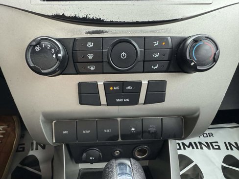 Used 2010 Ford Focus SE image 18