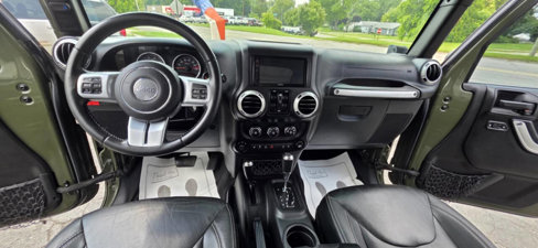 Used 2015 Jeep Wrangler Unlimited Rubicon image 19
