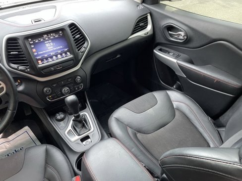 Used 2018 Jeep Cherokee Trailhawk image 23