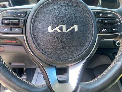 Used 2022 Kia Niro LXS image 11