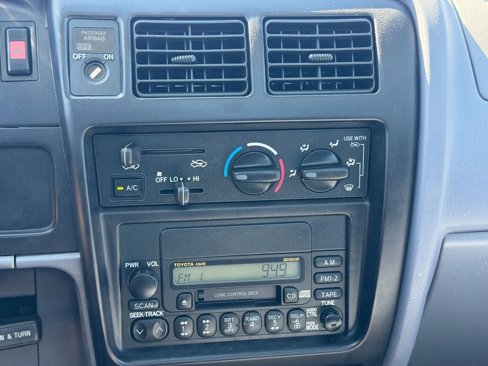 Used 2000 Toyota Tacoma 2WD Regular Cab image 13