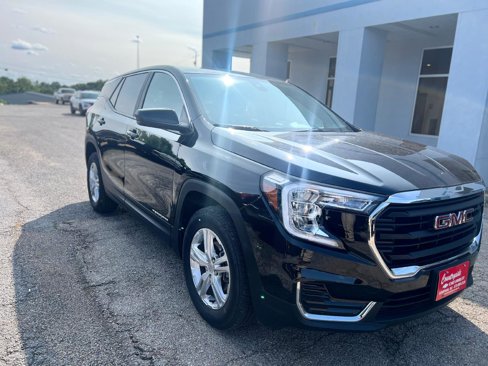 Used 2024 GMC Terrain SLE image 1