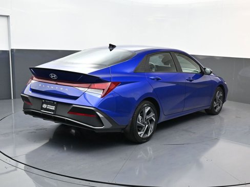 Certified 2025 Hyundai Elantra Sport image 4