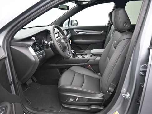 New 2025 Cadillac XT6 Luxury image 11
