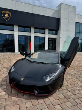 Used 2015 Lamborghini Aventador LP 700-4 image 3