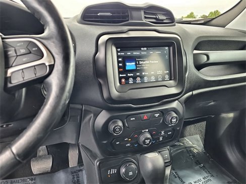 Used 2019 Jeep Renegade Latitude w/ Cold Weather Group image 25