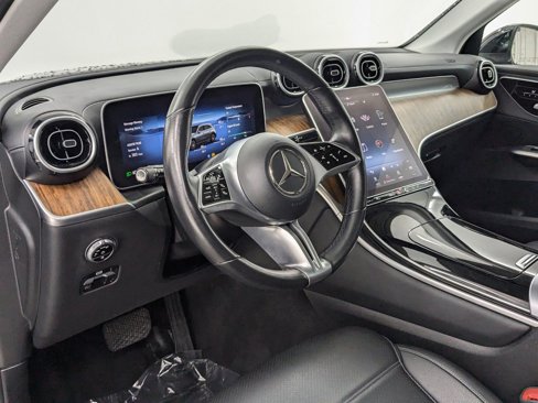 Used 2024 Mercedes-Benz GLC 300 image 3