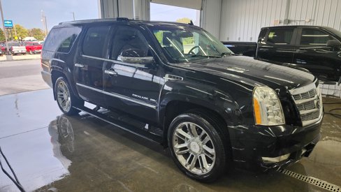 Used 2010 Cadillac Escalade ESV Platinum image 3