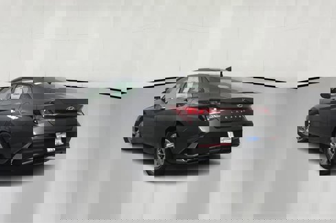 New 2025 Hyundai Elantra SE image 5