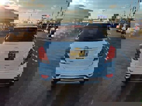 Used 2021 Chevrolet Trax LT image 2