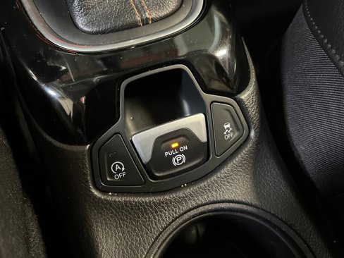 Used 2020 Jeep Compass Limited image 16