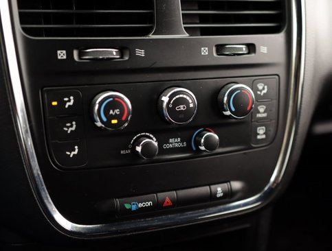 Used 2018 Dodge Grand Caravan SE image 15