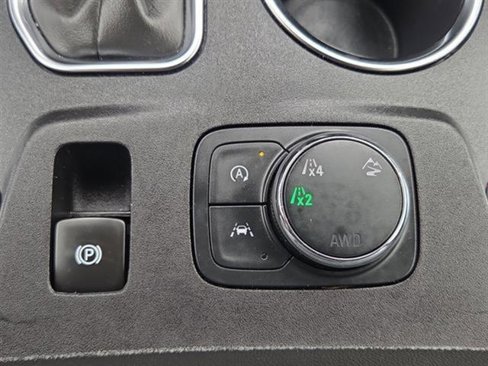 Used 2023 Chevrolet Traverse LT w/ Rear Camera Mirror Package image 9