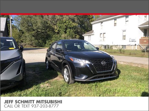 Used 2024 Nissan Kicks S image 1