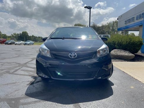 Used 2013 Toyota Yaris L image 2