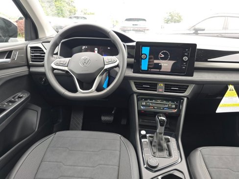 New 2025 Volkswagen Taos SE image 20