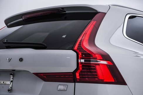 Used 2022 Volvo XC60 T8 Inscription w/ Advanced Package image 12