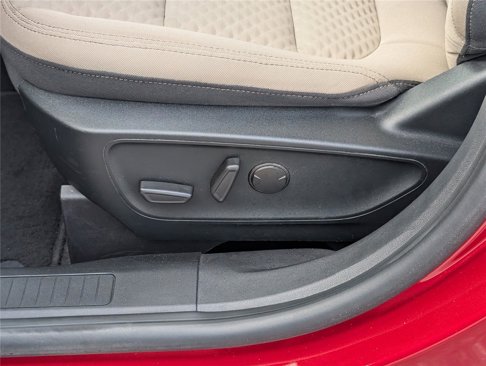Certified 2020 Ford Escape SE image 19