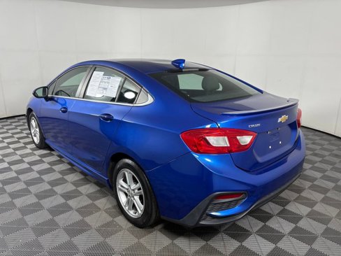 Used 2017 Chevrolet Cruze LT w/ Convenience Package image 5