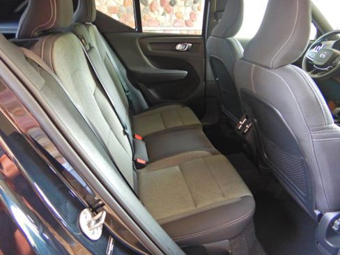 Used 2025 Volvo XC40 B5 Core image 14