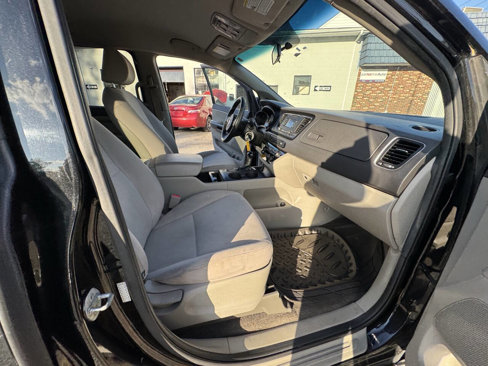 Used 2016 Kia Sedona LX w/ LX Convenience Package image 52