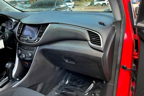 Used 2020 Chevrolet Trax LS w/ LPO, Cargo Package image 16