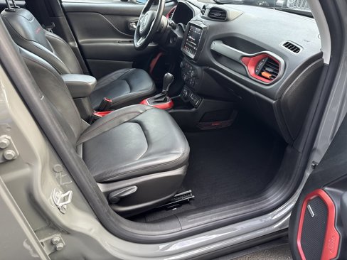 Used 2021 Jeep Renegade Trailhawk w/ Sun & Sound Group image 18