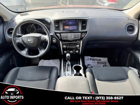 Used 2017 Nissan Pathfinder SV image 24