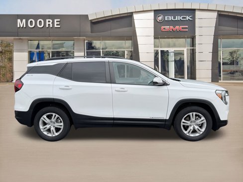 Used 2022 GMC Terrain SLE w/ Driver Convenience Package image 5