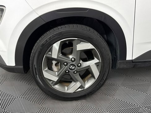Certified 2024 Hyundai Venue SEL image 31