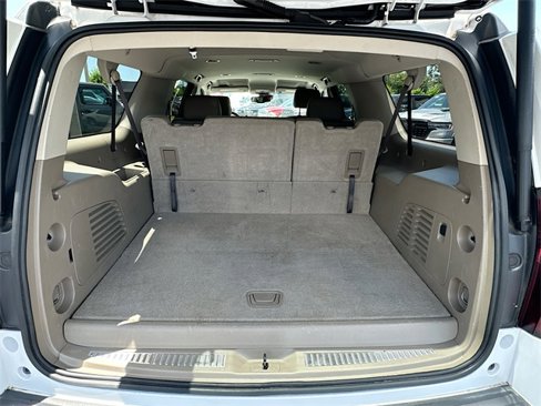 Used 2018 Chevrolet Suburban LT image 26