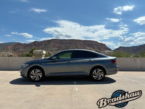Used 2020 Volkswagen Jetta SEL Premium image 4