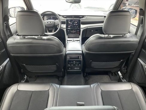 Used 2024 Jeep Grand Cherokee Altitude image 15