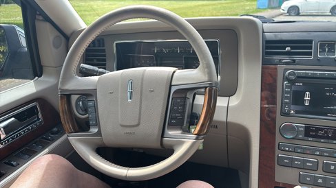 Used 2012 Lincoln Navigator 4WD image 39