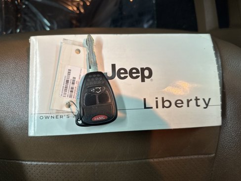 Used 2012 Jeep Liberty Limited image 32