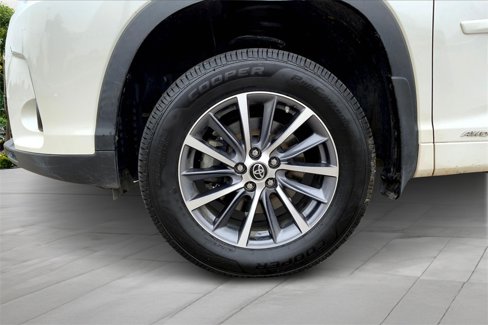 Used 2018 Toyota Highlander XLE image 34