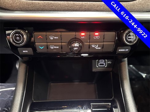 Used 2024 Jeep Compass Latitude image 15