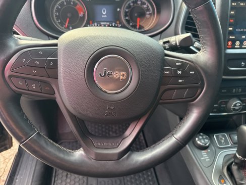 Used 2019 Jeep Cherokee Trailhawk w/ Comfort/Convenience Group image 17