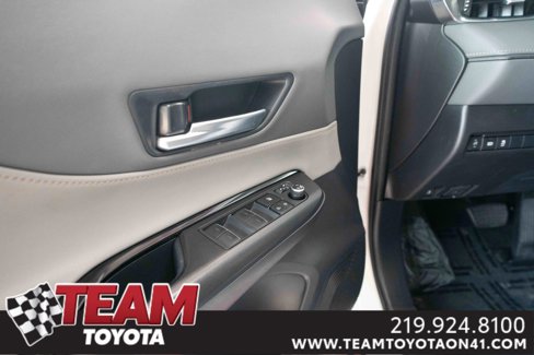 Used 2021 Toyota Venza LE image 7