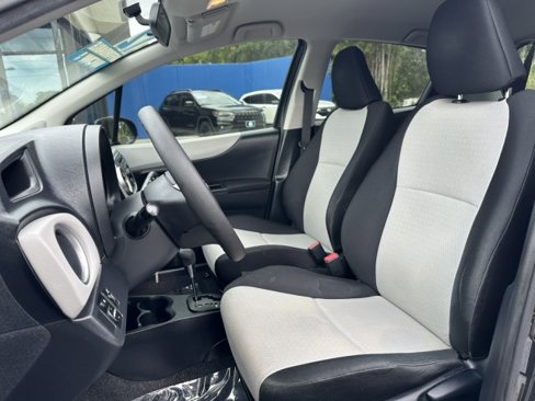 Used 2012 Toyota Yaris L image 14