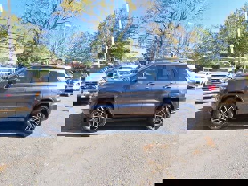 Used 2020 Jeep Grand Cherokee Laredo w/ Quick Order Package 2BN North image 3