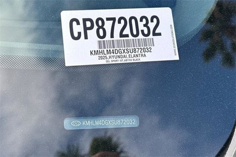 Certified 2025 Hyundai Elantra Sport image 28