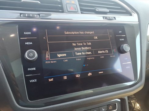 Used 2020 Volkswagen Tiguan SE w/ Panoramic Sunroof Package image 18