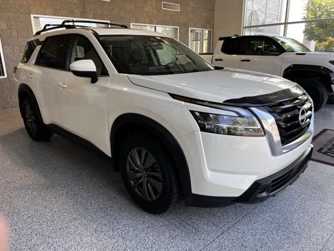 Used 2022 Nissan Pathfinder SV w/ SV Premium Package image 7