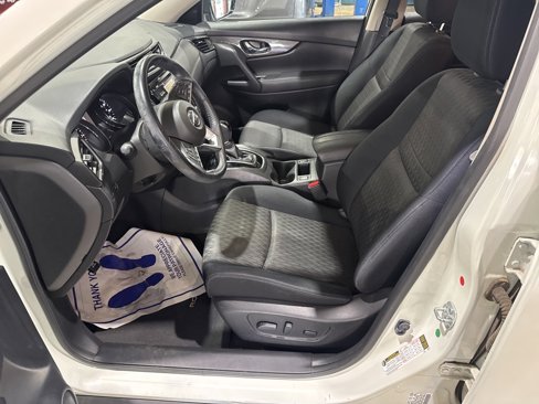 Used 2017 Nissan Rogue SV image 15