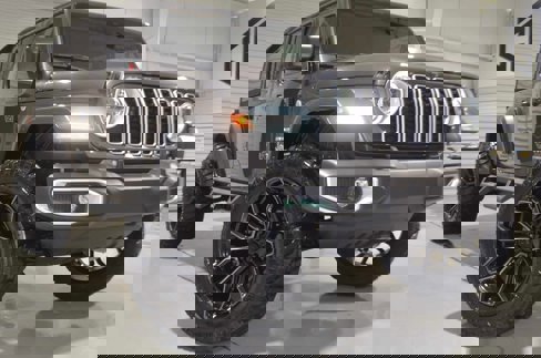 Used 2024 Jeep Wrangler Unlimited Sahara image 3