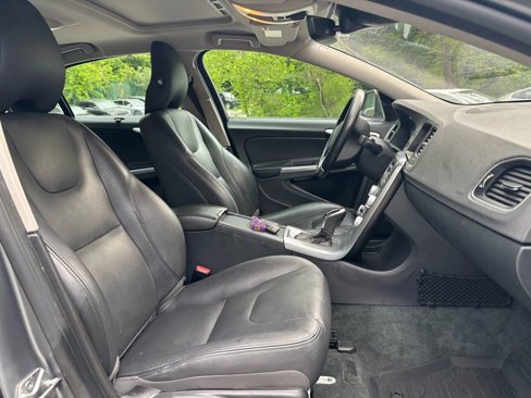 Used 2018 Volvo S60 T5 Inscription image 34
